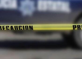 MUERE una FAMILIA y sus 2 perritos intoxicados por dormir dentro del auto
