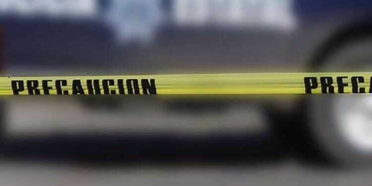 MUERE una FAMILIA y sus 2 perritos intoxicados por dormir dentro del auto
