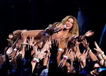 Shakira ENLOQUECE a todos con show ESPECTACULAR en los MTV VMAs 2023