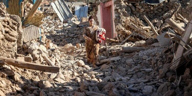 ESCALOFRIANTE cifra: van más de 2 mil 600 MUERTOS tras terremoto en Marruecos