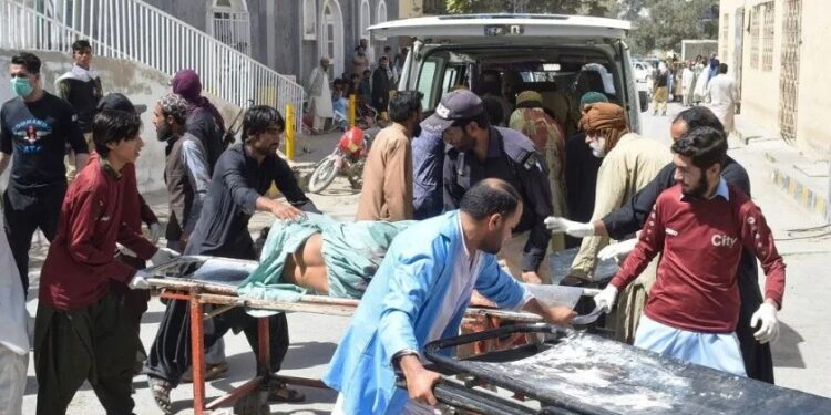 ¡Terrible!: ataque BOMBA en Pakistán deja 52 MUERTOS y 70 heridos