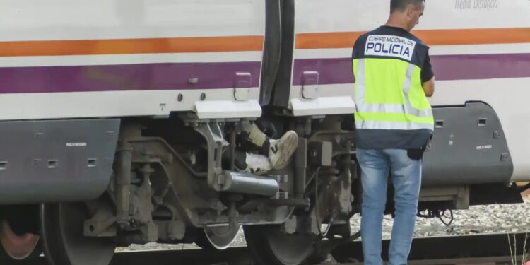 Reportero encuentra en transmisión el CADÁVER de Álvaro Pietro, DESAPARECIDO en España