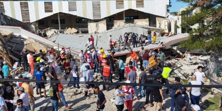 ¡Ya son 11 MUERTOS!: tras derrumbe de iglesia, fieles fueron aplastados en Madero
