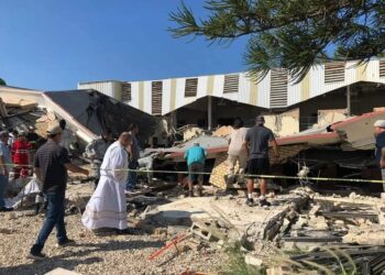 Video. Llanto, caos y miedo: esto pasó cuando el techo aplastó a todos en iglesia de Madero