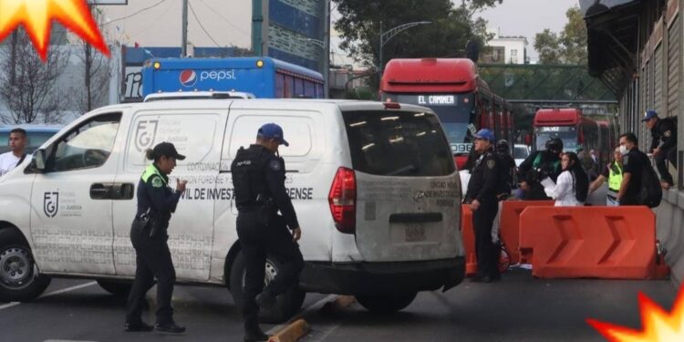 MUERE frente a su NIÑO al ser golpeada y arrollada por el Metrobús