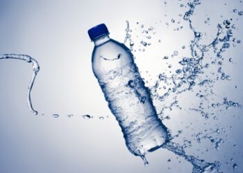 Mujer MUERE tras beber 2 litros de AGUA en 20 minutos