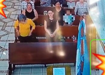 VIDEO. ¡Sinvergüenza pide a su niña que robe un bolso en plena misa!