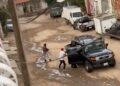 Video. Aterrador momento en el que un joven es ‘levantado’ por hombres armados en Jalisco