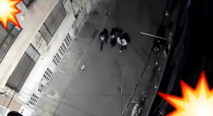 Video. Hasta la muerte: pareja cae de 4° piso y muere tras fuerte pelea