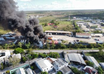 Terror en Matamoros: EXPLOSIÓN de 2 pipas causa CAOS y evacuación de alumnos