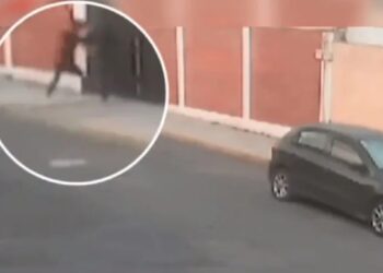 Estudiante es APUÑALADO por un compañero que lo ACOSABA por su raza
