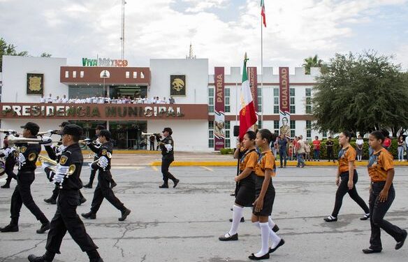 PRESIDE ALCALDE DE RÍO BRAVO, DESFILE PATRIO POR 214 ANIVERSARIO DE LA INDEPENDENCIA